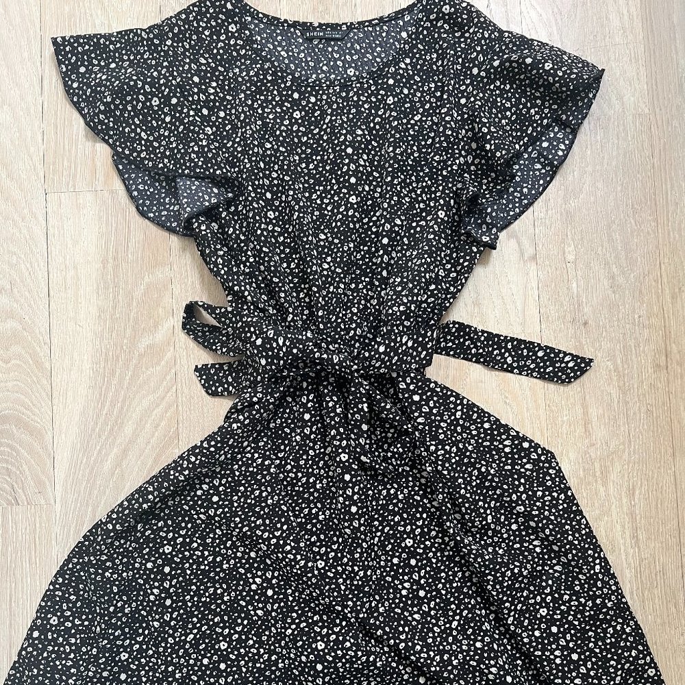 Black spotted dress with ruffled sleeves